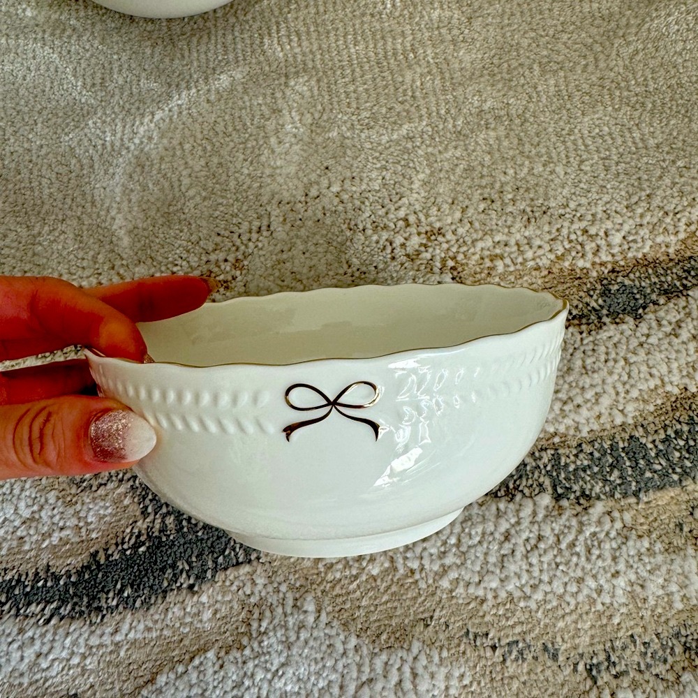 Set of 4 gold bow bowls NWT